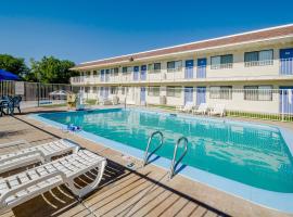 Motel 6 Thornton, CO，位于桑顿的酒店