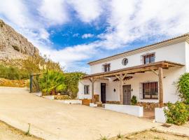 Lovely Home In Caete La Real With Outdoor Swimming Pool，位于Cañete la Real的酒店