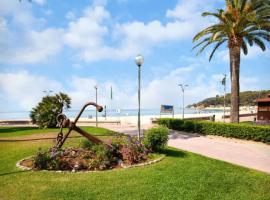 One Bedroom Flat in Fenals Lloret de Mar for 4 People，位于罗列特海岸的度假村