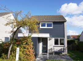 Vakantiehuis Grevelingen 12 aan Grevelingenmeer. nabij Port Greve，位于布劳沃斯港的带泳池的酒店