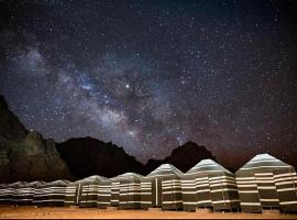 Wadi Rum Bedouin Camp and Desert Tours，位于瓦迪拉姆的酒店