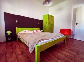 Apartment for 5 ppl at Lake Balaton，位于鲍洛通费尼韦什的海滩短租房