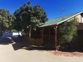 Bungalow con piscina en camping privado cerca de la playa de Torre del Mar Ideal familias