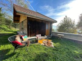 Jolie cabane avec jacuzzi pour les amoureux de la nature，位于Tullins巴赫梅尼艾山口附近的酒店