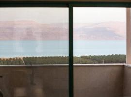 family apartment Dead-sea view，位于OvnatNational Park Qumran附近的酒店