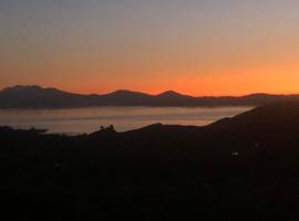 Whakaipo Bay Cabin Retreat Taupo，位于陶波奥拉基考拉考“隐秘山谷”附近的酒店