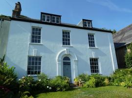 Beautiful 6-Bed House in Lynton North Devon，位于林顿的酒店