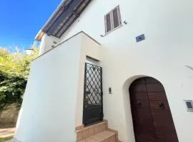 Spoleto storico spacious city house - car unnecessary - wifi - sleeps 10