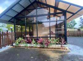 Glass House with Pvt pool by Miracle Resort & Villa，位于罗纳瓦拉的酒店