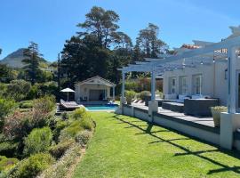 Luxe Family Home with Solar Power in Secure Hout Bay Estate，位于开普敦的乡间豪华旅馆