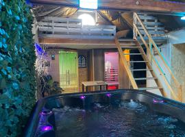 Casawellness nuit insolite avec jacuzzi，位于Floreffe的酒店