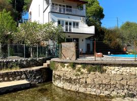Villa Kosor Spring - Riverside villa，位于布拉加伊的酒店