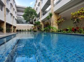 Crystalkuta Hotel - Bali，位于库塔的带泳池的酒店