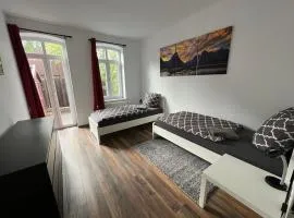 Möblierte Wohnung mit ruhiger Terrasse in bester Lage für Feriengäste und beruflich Reisende