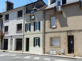 Maison cosy à Moulins : proche centre, cour fleurie, vélos, WiFi et draps fournis - FR-1-489-162