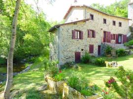 Ancien moulin rénové, idéal pour familles : nature, jeux, pêche, proche de Vichy, tout confort inclus - FR-1-489-212，位于Ferrières-sur-Sichon的酒店