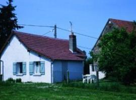 Maison de charme avec jardin clos en Sologne Bourbonnaise, animaux acceptés, près de Moulins. - FR-1-489-258，位于Aurouer的酒店