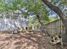 Charming Home with Deck Less Than 1 Mi to Belton Lake!，位于贝尔顿的别墅