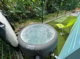 Bung-hello Village,Petit Bungalow confortable avec jacuzzi