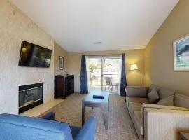 DF202 Airy 2 Bedroom Condo Overlooking the Pool