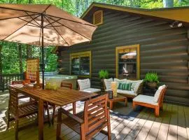 Peaceful nature getaway- with HOT TUB & fire pit