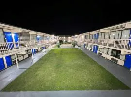 James River Inn & Suites