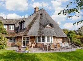 Ferienhaus ToHus - Traumhaus am Wattenmeer in Keitum, Sylt，位于凯图姆的酒店