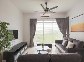 Cozy 3-bedroom condo with Pool - Seri Kembangan，位于史里肯邦安的酒店