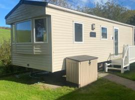Newquay Caravan, Newquay Bay Resort Jetts View 104，位于纽基的酒店