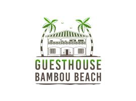 Guesthouse Bambou Beach，位于Grand-Popo芬兰非洲别墅卡罗文化中心附近的酒店