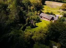 Country Crabtree Bungalow with large wild garden