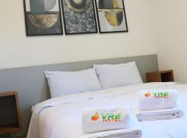 VR2 Hotel，位于伦索伊斯-保利斯塔的酒店
