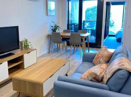 Central Canberra City apartment with study and full amenities including parking，位于堪培拉Australian Maritime Safety Authority附近的酒店
