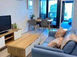 Central Canberra City apartment with study and full amenities including parking