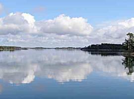 Villa Helga - Beachfront，位于Hitis的酒店