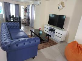 3 bed 3 bath Friendly, Friendship area, Fibre bdb，位于安吉利斯的低价酒店