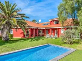 Villa Artigar, garden, swimming pool and bbq.