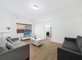Burwood New 2 Bedroom 2 Bath Apt Free Parking，位于悉尼的酒店