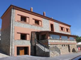 Hotel Duque de Gredos，位于Solana de ávila的酒店