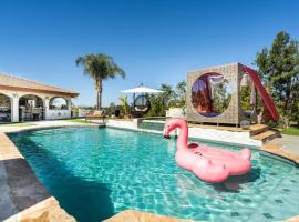 MAGIC VILLA Overlooking Pool Oasis，位于蒂梅丘拉的酒店