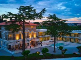 Palazzo Rainis Hotel & Spa - Small Luxury Hotel - Adults Only，位于诺维格勒伊斯特拉的带泳池的酒店