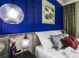 DiVine Luxury Apartment Blue，位于扎达尔的带停车场的酒店