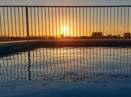 Nebur Penthouse, Sea Views & Private Roof Top Pool，位于Il-Pergla的酒店