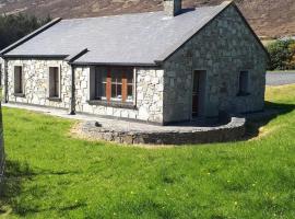 Kearneys Cottage, Dugort, Achill Island, County Mayo - 3 Bedroom Sleeps 6，位于Bellanasally的度假屋