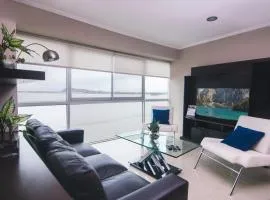 Riverfront I 1, piso 4, suite vista al rio, Puerto Santa Ana, Guayaquil