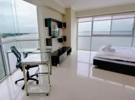 Riverfront I 2, piso 4, suite vista al rio, Puerto Santa Ana, Guayaquil