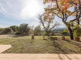 LB Vacation Rentals I Quiet Large 3-Bedroom Apartment with Terrace, Garden & Incredible Mountain View