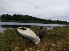 Cabaña junto al lago en granja agroecologica，位于琼奇的公寓