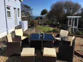 Benllech Sea View bungalow, Dog Friendly sleeps 6，位于本莱赫的酒店