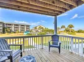 St Helena Island Condo with Pool and Beach Access!，位于Oceanmarsh Subdivision的酒店